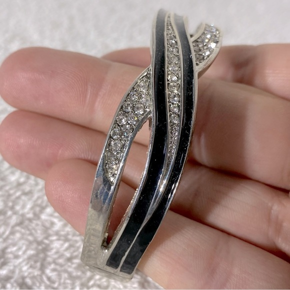 Vintage Elegant Silver & Black Tone Metal Bracelet - Picture 11 of 11